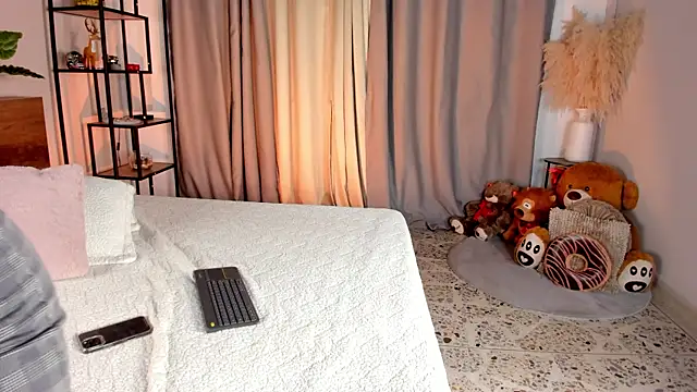 amber maxwell online show from April 2026 08:15:01 PM