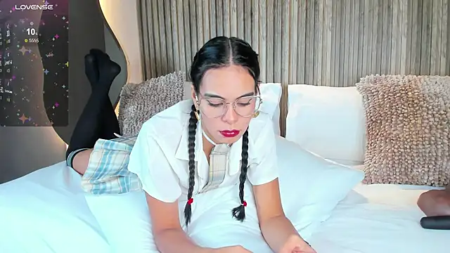 AnahinClar online show from November 2025 05:28:01 PM