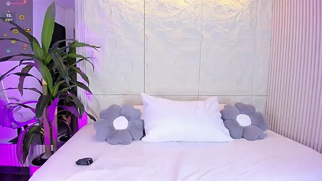 AnahinClar online show from April 2026 12:10:01 PM