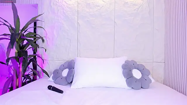 AnahinClar online show from April 2026 12:12:02 PM