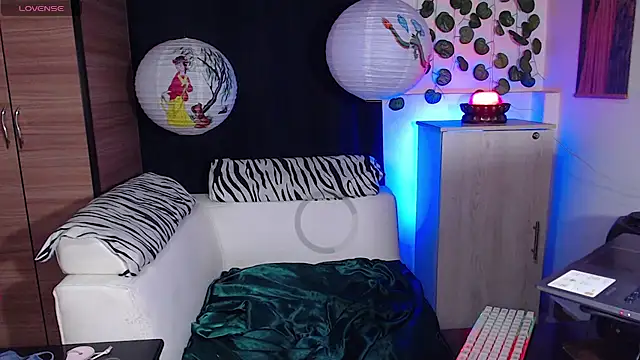 Snapshot of mariangel_tattooed_barbie chatting on February 2025 03:01:02 AM mariangel tattooed barbie online show from February 2025 03:01:02 AM