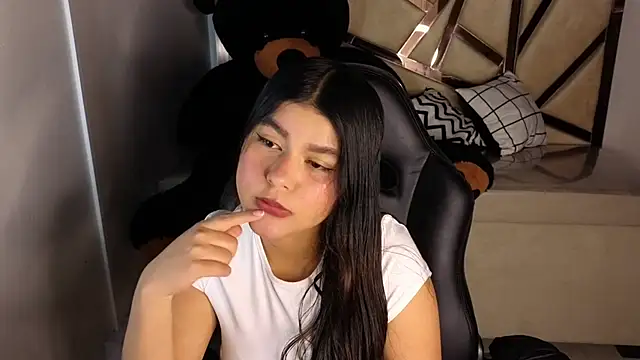 Snapshot of emmalee_01a chatting on February 2025 10:58:02 AM emmalee 01a online show from February 2025 10:58:02 AM