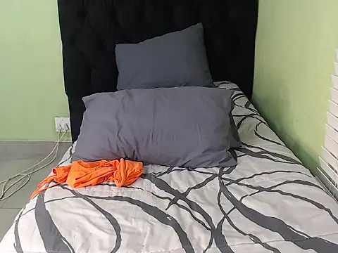 ThickPearlx23 online show from November 2025 03:05:02 PM