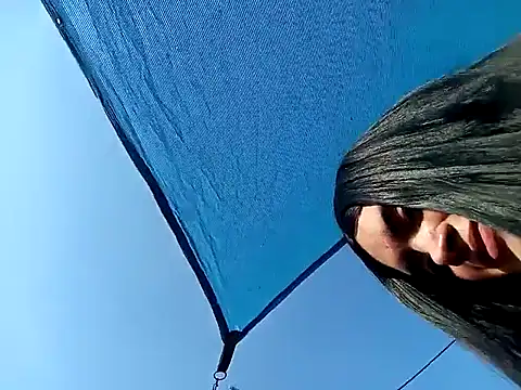 yovana13 online show from May 2026 10:43:01 PM
