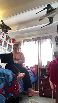 Chloee ep online show from November 2025 03:01:01 PM