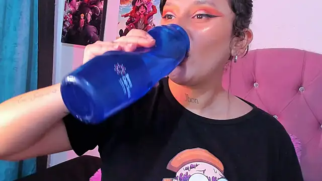 Snapshot of Mila_nixon02 chatting on October 2025 04:43:01 PM Mila nixon02 online show from October 2025 04:43:01 PM