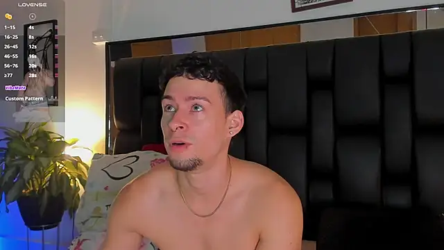 Snapshot of JadeSmiith_ chatting on November 2025 10:43:02 PM JadeSmiith online show from November 2025 10:43:02 PM