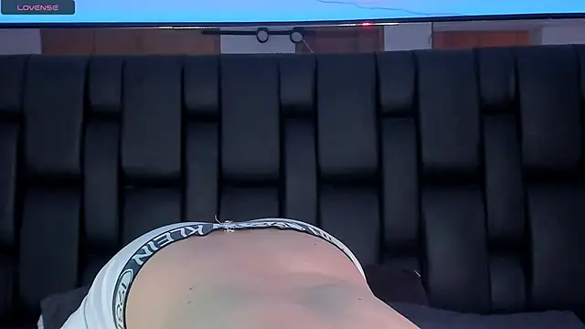 JadeSmiith  online show from February 2025 09:32:01 PM