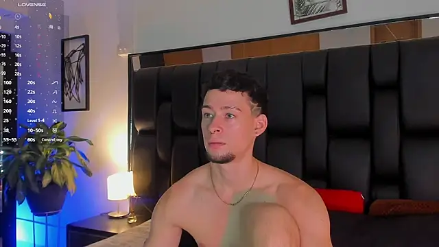 Snapshot of JadeSmiith_ chatting on October 2025 10:32:01 PM JadeSmiith online show from October 2025 10:32:01 PM