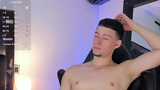 Snapshot of JadeSmiith_ chatting on March 2025 10:33:01 PM JadeSmiith online show from March 2025 10:33:01 PM