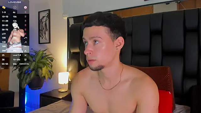JadeSmiith  online show from October 2025 10:24:02 PM