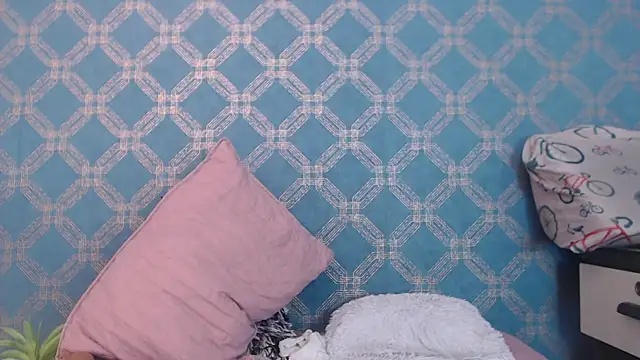 Snapshot of violeta_cute18 chatting on January 2025 10:51:02 PM violeta cute18 online show from January 2025 10:51:02 PM