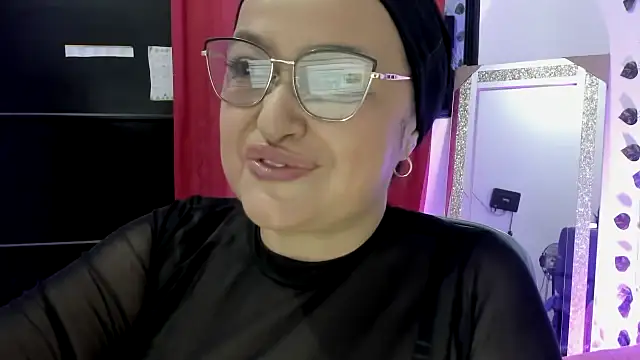 Gia Nahomi online show from October 2025 10:57:01 PM