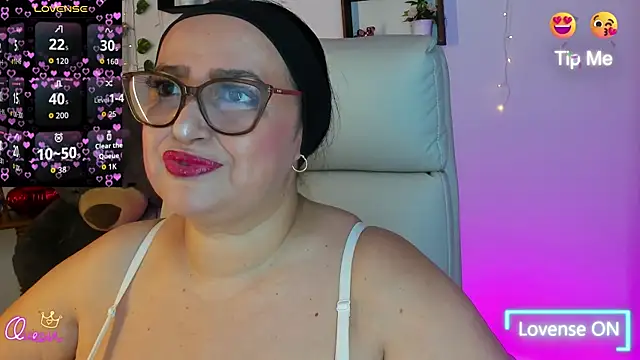 Gia Nahomi online show from May 2026 11:41:02 PM