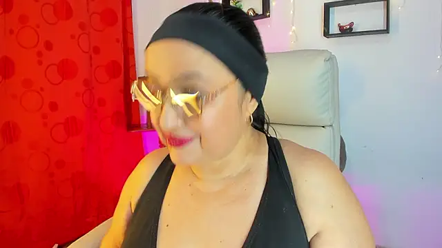 Gia Nahomi online show from February 2026 11:02:01 PM