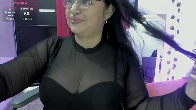 Gia Nahomi online show from September 2025 10:27:01 PM
