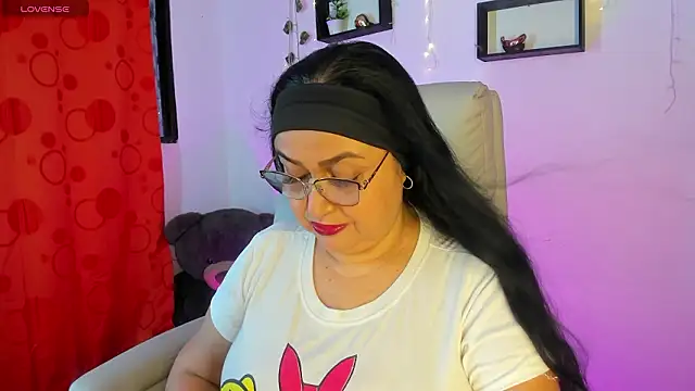 Gia Nahomi online show from February 2026 10:38:01 PM