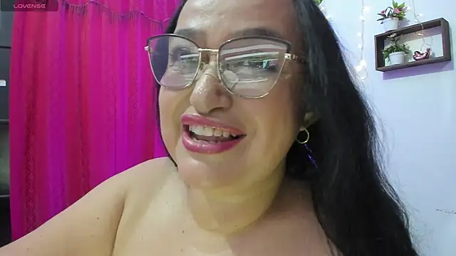 Gia Nahomi online show from November 2025 09:52:01 PM