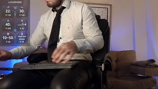 Snapshot of bradley_colt chatting on November 2025 01:39:02 AM bradley colt online show from November 2025 01:39:02 AM