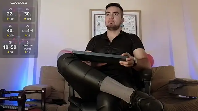 Snapshot of bradley_colt chatting on November 2025 02:10:01 PM bradley colt online show from November 2025 02:10:01 PM