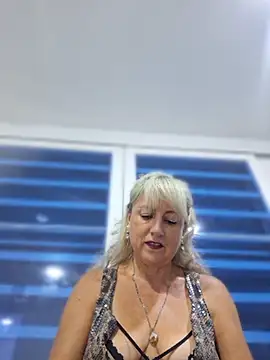 almaluna7 online show from April 2026 11:44:01 PM
