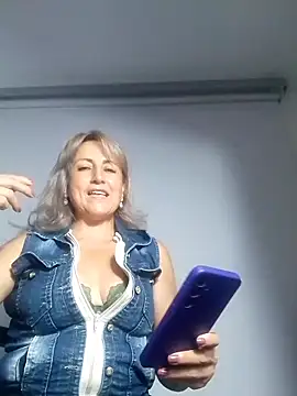 Snapshot of almaluna7 chatting on October 2025 12:13:01 AM almaluna7 online show from October 2025 12:13:01 AM