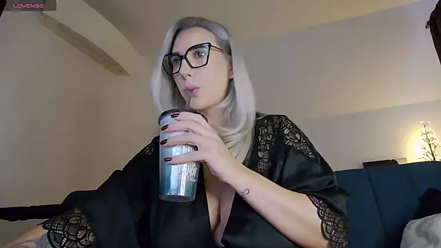 KhloeK online show from November 2025 12:06:01 PM