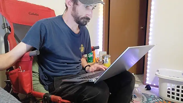 Snapshot of SlammyDjr chatting on July 2026 06:03:02 AM SlammyDjr online show from July 2026 06:03:02 AM