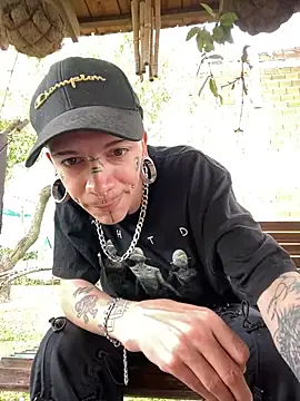 Snapshot of Seebohm1111 chatting on December 2024 03:53:01 PM Seebohm1111 online show from December 2024 03:53:01 PM