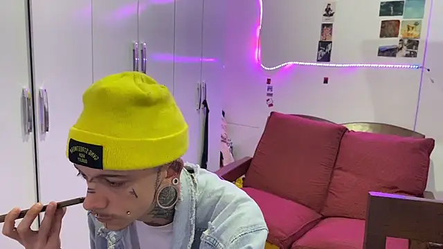 Snapshot of Seebohm1111 chatting on November 2025 02:05:02 AM Seebohm1111 online show from November 2025 02:05:02 AM