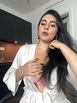 Snapshot of Evelyn___Sweet chatting on October 2025 08:12:01 PM Evelyn Sweet online show from October 2025 08:12:01 PM