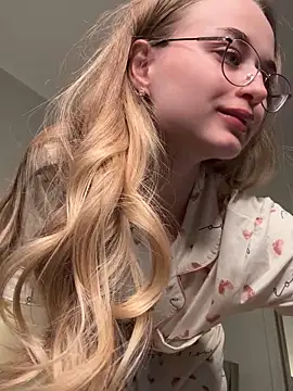 Tiffanyhunt online show from May 2026 03:18:01 PM