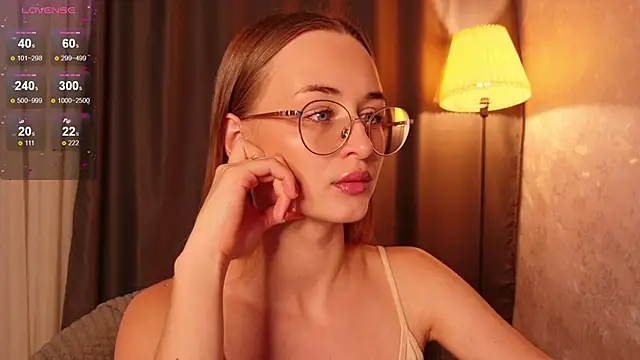 Snapshot of Tiffanyhunt chatting on December 2025 01:32:01 PM Tiffanyhunt online show from December 2025 01:32:01 PM