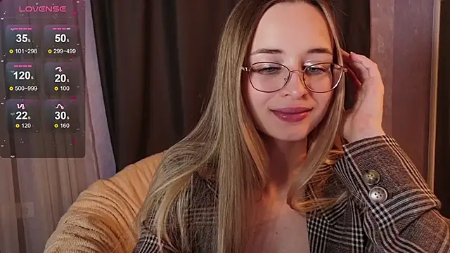 Snapshot of Tiffanyhunt chatting on February 2026 03:02:02 PM Tiffanyhunt online show from February 2026 03:02:02 PM