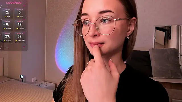 Snapshot of Tiffanyhunt chatting on October 2025 01:10:02 PM Tiffanyhunt online show from October 2025 01:10:02 PM