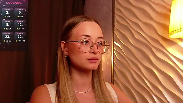 Snapshot of Tiffanyhunt chatting on November 2025 01:22:01 PM Tiffanyhunt online show from November 2025 01:22:01 PM