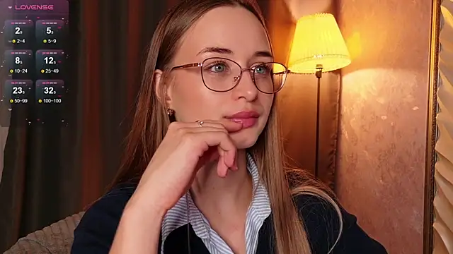 Snapshot of Tiffanyhunt chatting on December 2025 03:10:02 PM Tiffanyhunt online show from December 2025 03:10:02 PM