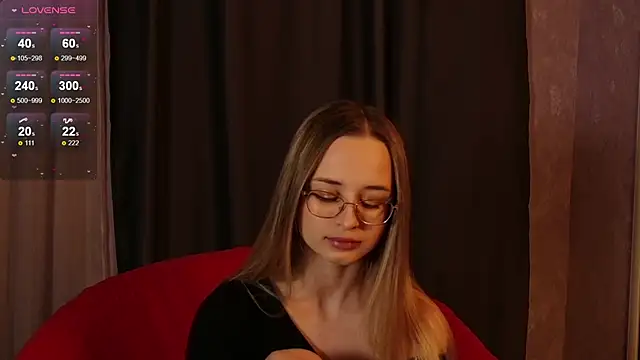 Snapshot of Tiffanyhunt chatting on March 2026 03:07:02 PM Tiffanyhunt online show from March 2026 03:07:02 PM