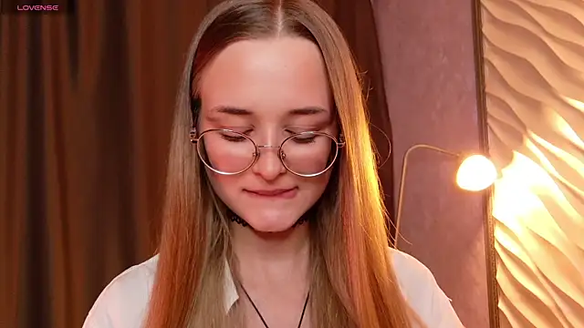 Snapshot of Tiffanyhunt chatting on November 2025 01:43:01 PM Tiffanyhunt online show from November 2025 01:43:01 PM