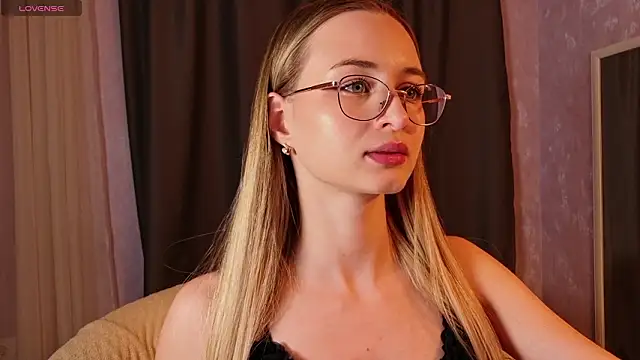 Snapshot of Tiffanyhunt chatting on February 2026 02:52:02 PM Tiffanyhunt online show from February 2026 02:52:02 PM