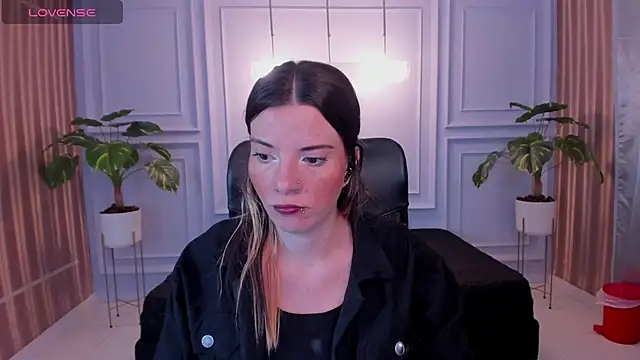 DanaaRey online show from January 2026 11:28:01 AM