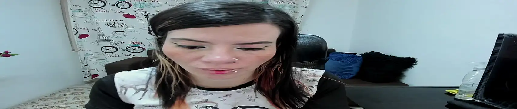 DanaaRey online show from November 2025 04:33:02 PM