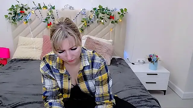 Snapshot of Incredible_Ariela chatting on November 2025 07:40:01 AM Incredible Ariela online show from November 2025 07:40:01 AM