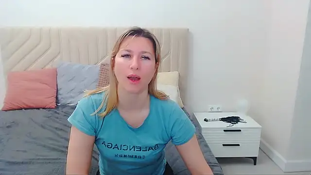 Snapshot of Incredible_Ariela chatting on May 2026 06:42:02 AM Incredible Ariela online show from May 2026 06:42:02 AM