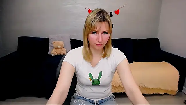 Snapshot of Incredible_Ariela chatting on May 2026 09:02:01 AM Incredible Ariela online show from May 2026 09:02:01 AM