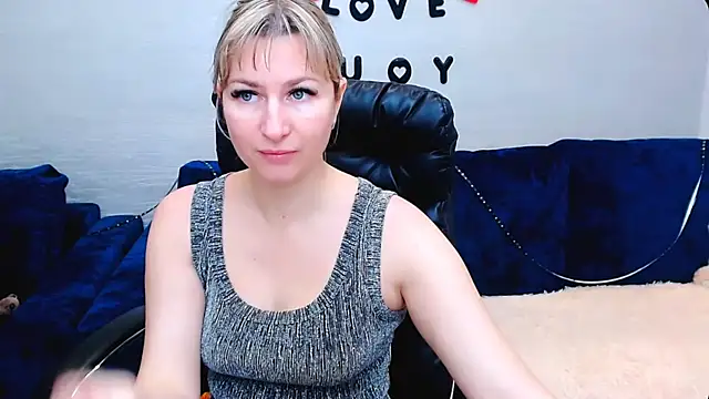 Snapshot of Incredible_Ariela chatting on November 2025 09:24:02 AM Incredible Ariela online show from November 2025 09:24:02 AM