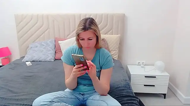 Snapshot of Incredible_Ariela chatting on May 2026 10:46:01 AM Incredible Ariela online show from May 2026 10:46:01 AM