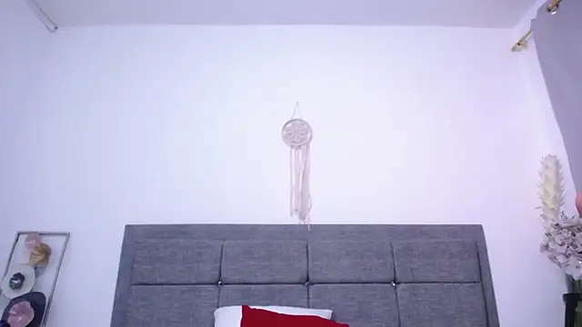 Snapshot of Vicky_Love_ chatting on February 2025 02:22:01 PM Vicky Love online show from February 2025 02:22:01 PM