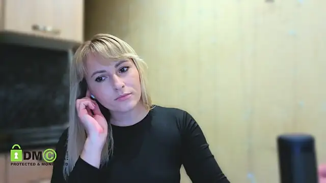 Snapshot of Smoorodinkaa chatting on May 2026 07:42:01 PM Smoorodinkaa online show from May 2026 07:42:01 PM