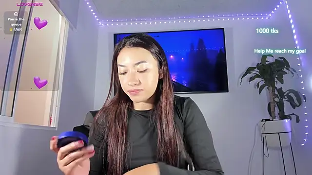 emily palmeer online show from November 2025 12:27:01 PM